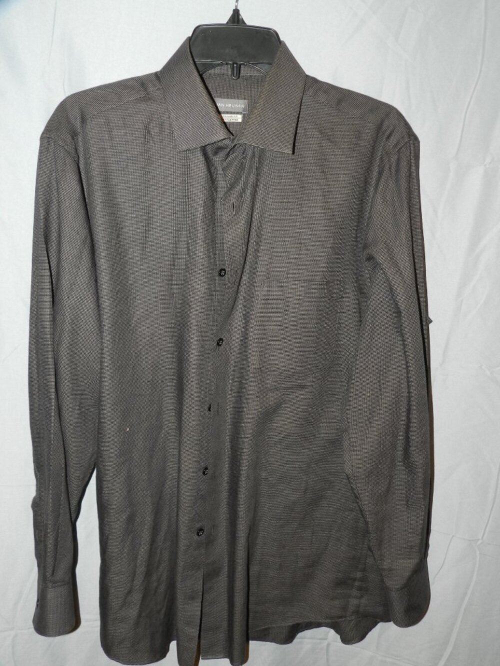 VAN HEUSEN MEDIUM CHARCOAL GRAY DRESS SHIRT (7)